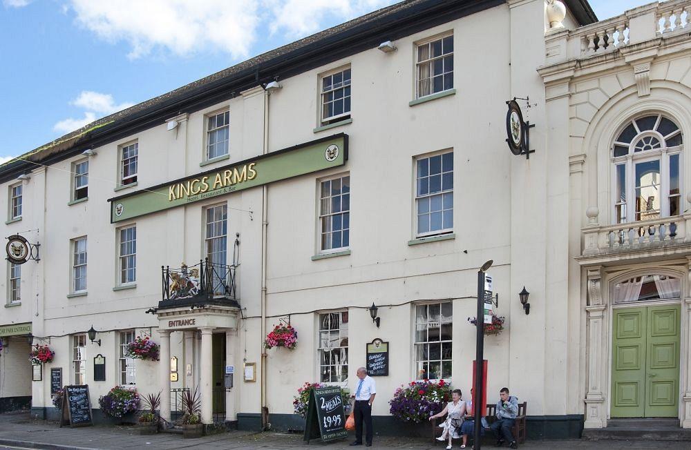 Kings Arms Hotel By Greene King Inns 韦斯特勒姆 外观 照片