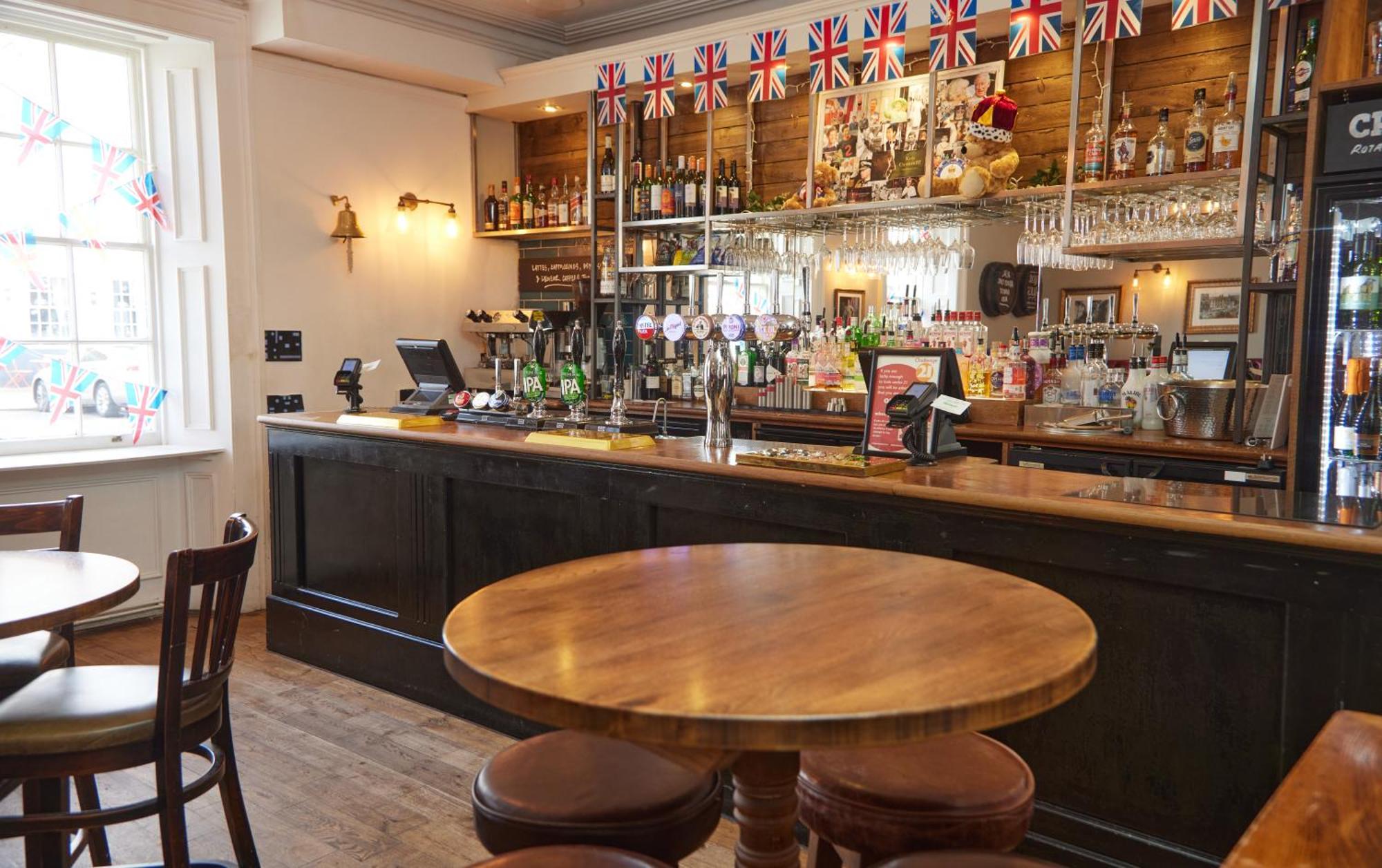 Kings Arms Hotel By Greene King Inns 韦斯特勒姆 外观 照片
